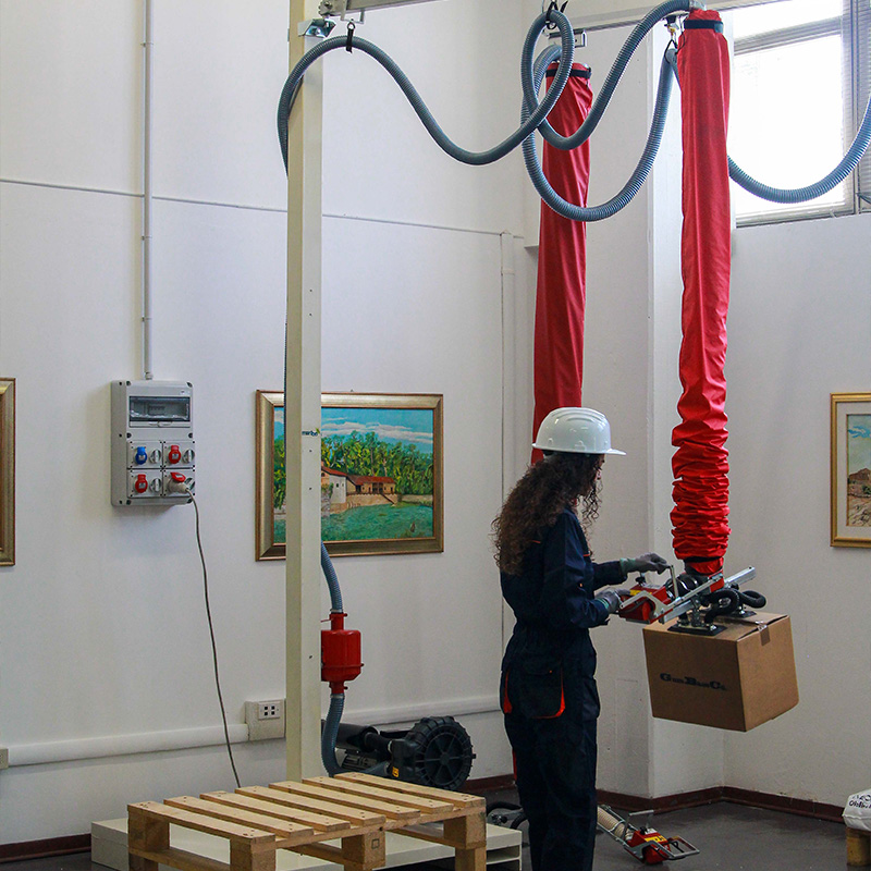 Ergonomic Vacuum Lifters improving safety and efficiency in logistics