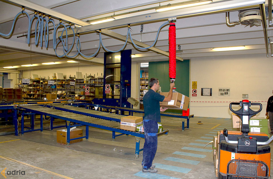 Adria vacuum tube lifter handling boxes on a production line